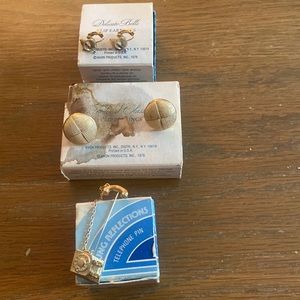 Bundle of vintage Avon clip on earrings and stick pin.